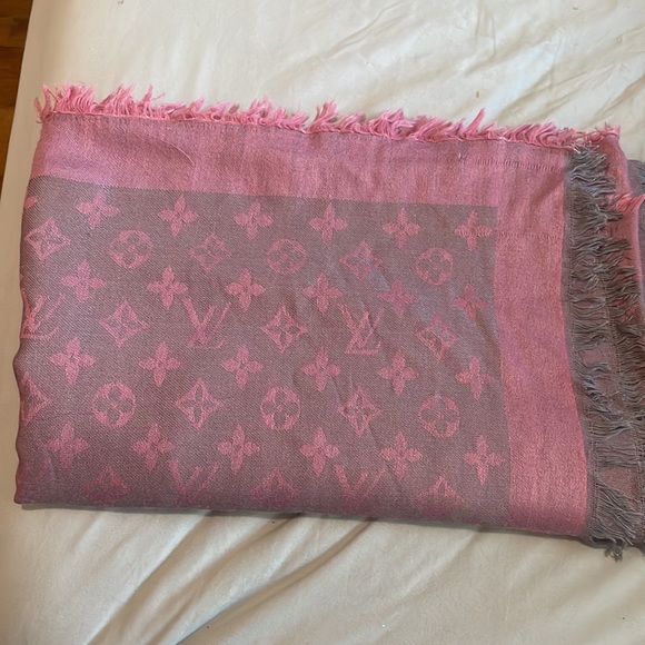 LV scarf - Picture 2 of 6